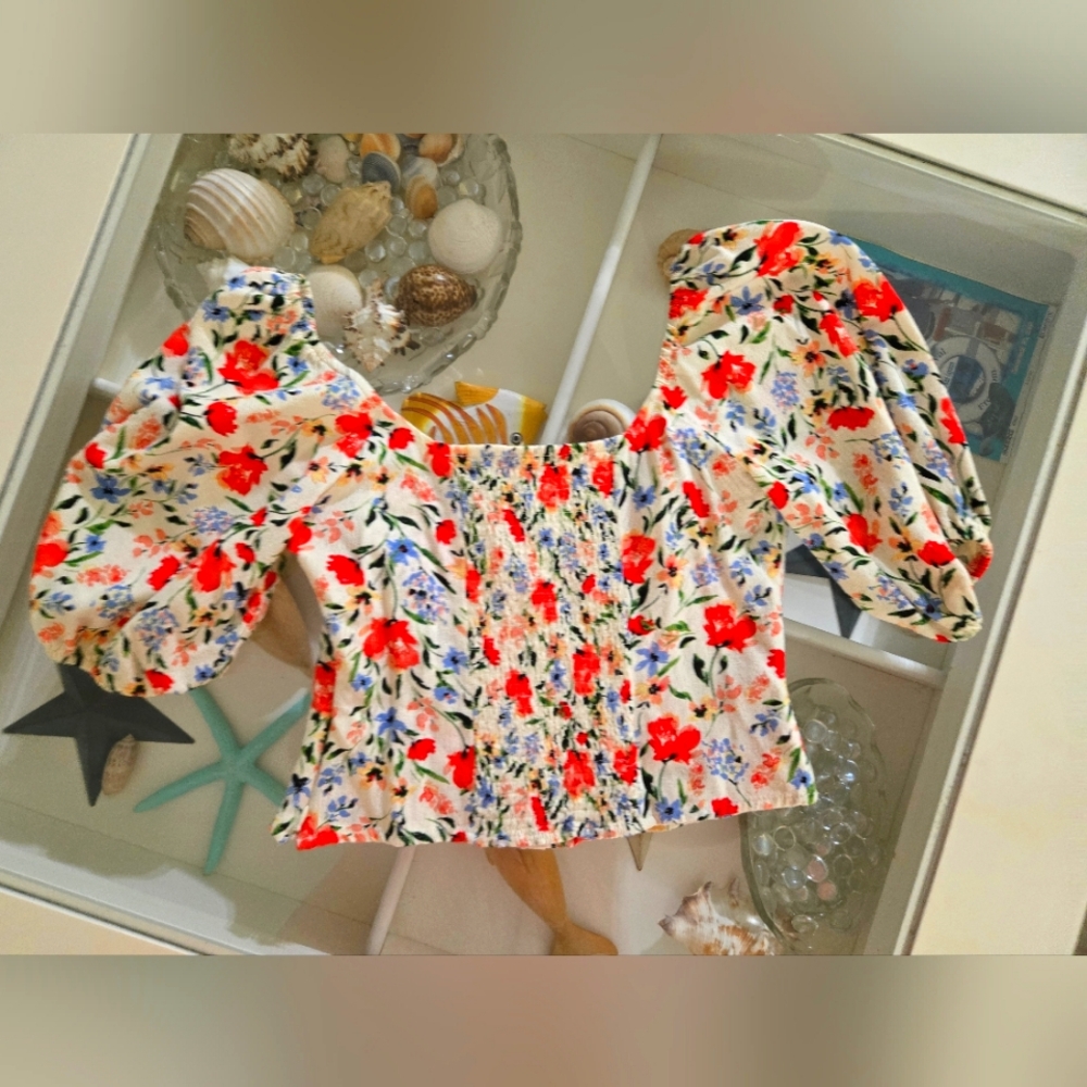 Floral Top - Picture 2 of 4